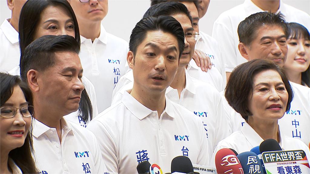 蔣萬安與藍營小雞拍形象照　多次避談找鄭麗文站台