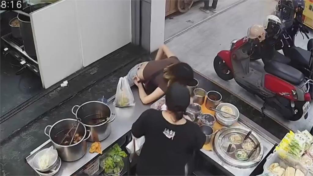女子滷味店買晚餐突斷片暈眩　店員遞柳橙綠茶"續命"