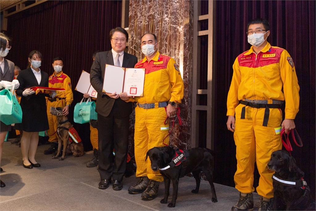 快新聞/慰勞台灣搜救隊 林右昌:感謝讓世界看到Taiwan Can Help