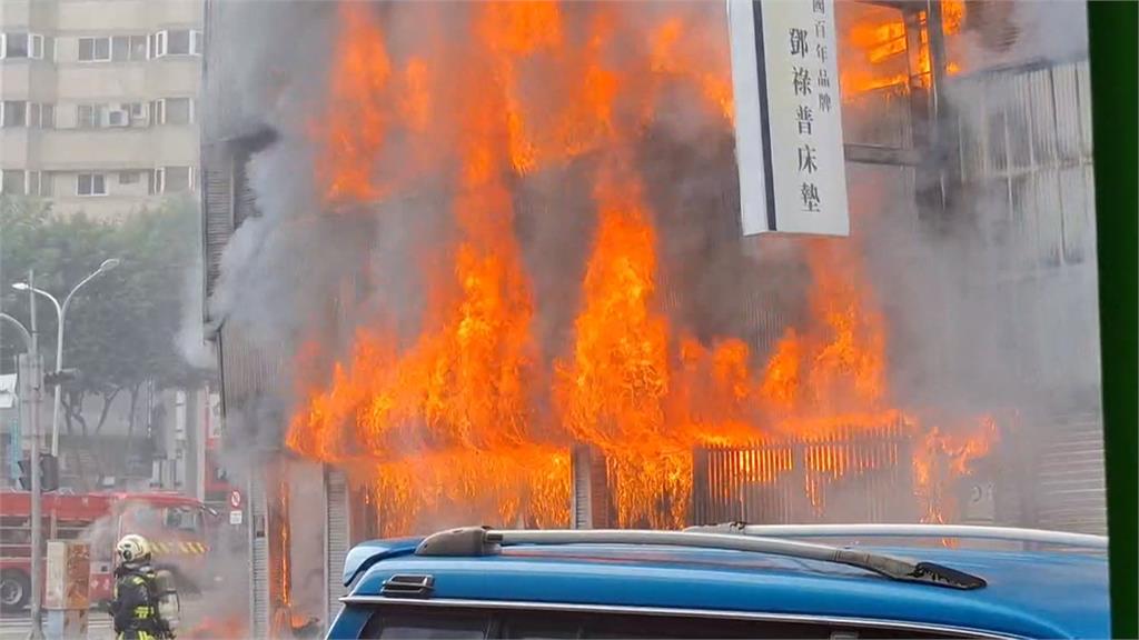 台中市北屯寢具店火警　大火蔓延波及8建築