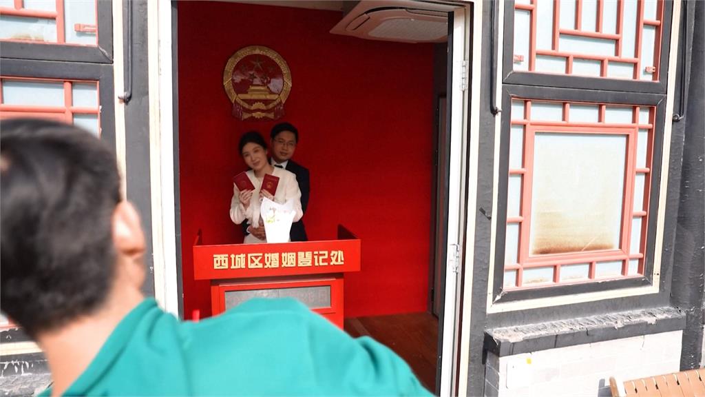 刺激近40年新低結婚率! 中國放寬婚姻登記「免戶口名簿」
