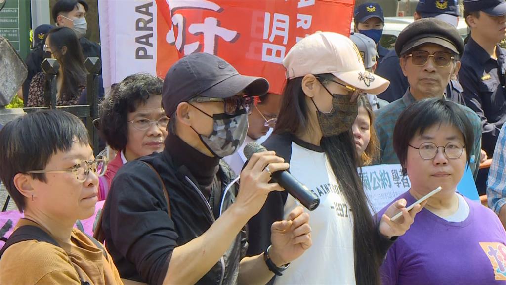 律師「扯言論自由」護航亞亞…竟喊「台灣沒立法禁鼓吹戰爭」!網嗆:又硬凹