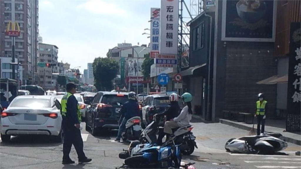 台中騎士路口左轉沒減速　直行機車反應不及撞上