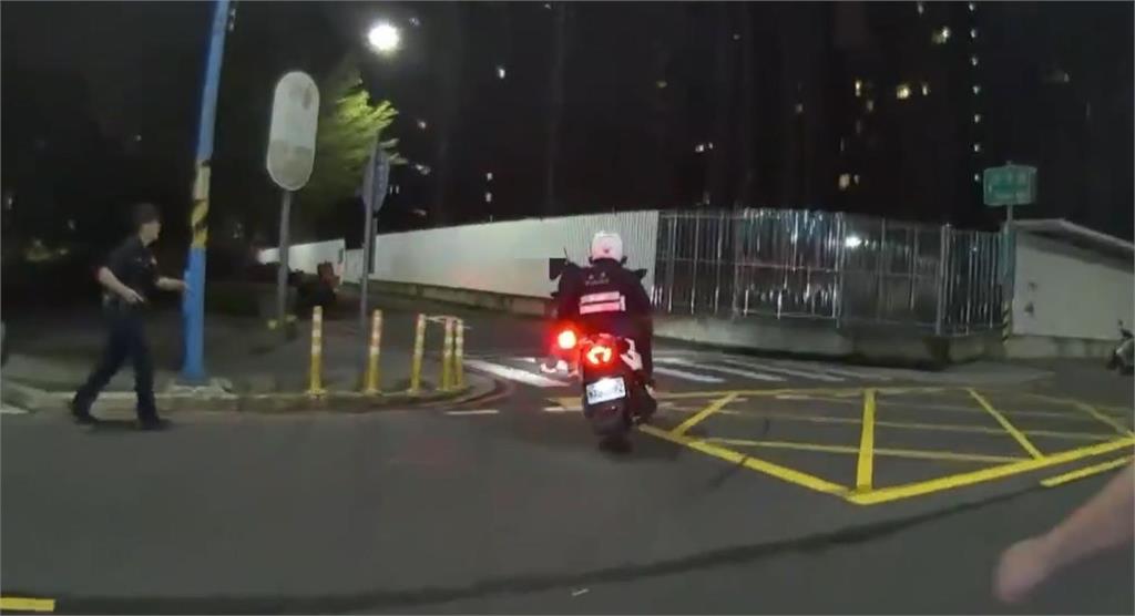 快新聞/抓到了!五股男持刀搶計程車襲警!遭壓制送辦