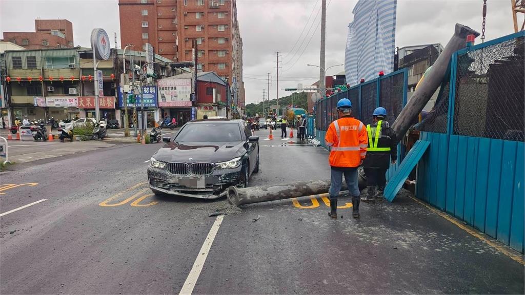 快新聞/天降大鋼管!樹林捷運施工不慎「BMW險遭砸爛」 驚悚畫面曝光