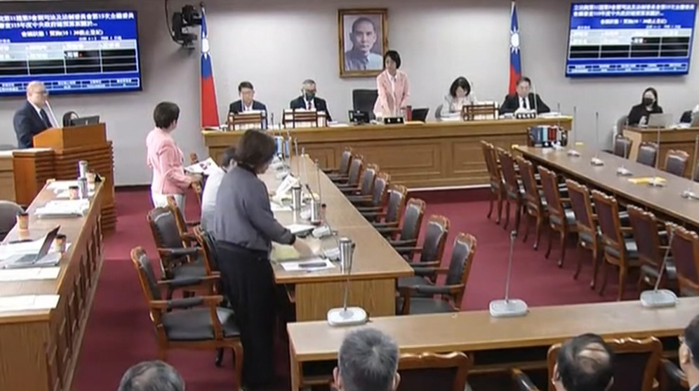 綠逼問傅崐萁訪中花誰錢?周萬來支吾回應網轟:有鬼