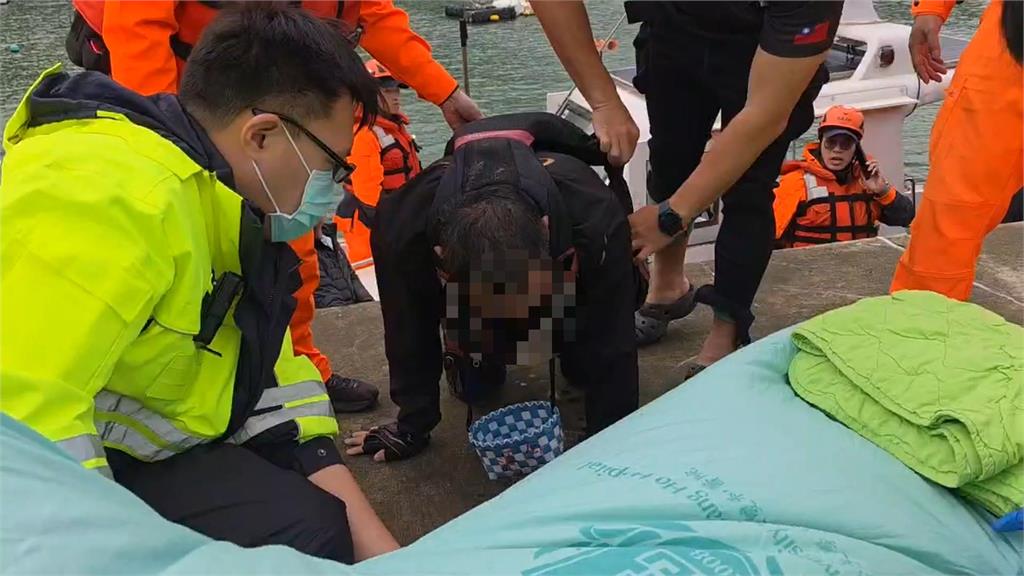 瑞芳水湳洞驚傳2釣客落海 熱心船長幫救起送醫