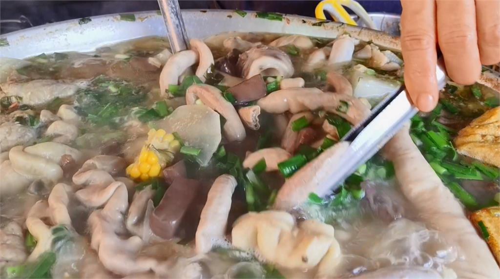 高雄飄香逾一甲子豬雜湯 蔬菜高湯鮮甜、配料超澎湃