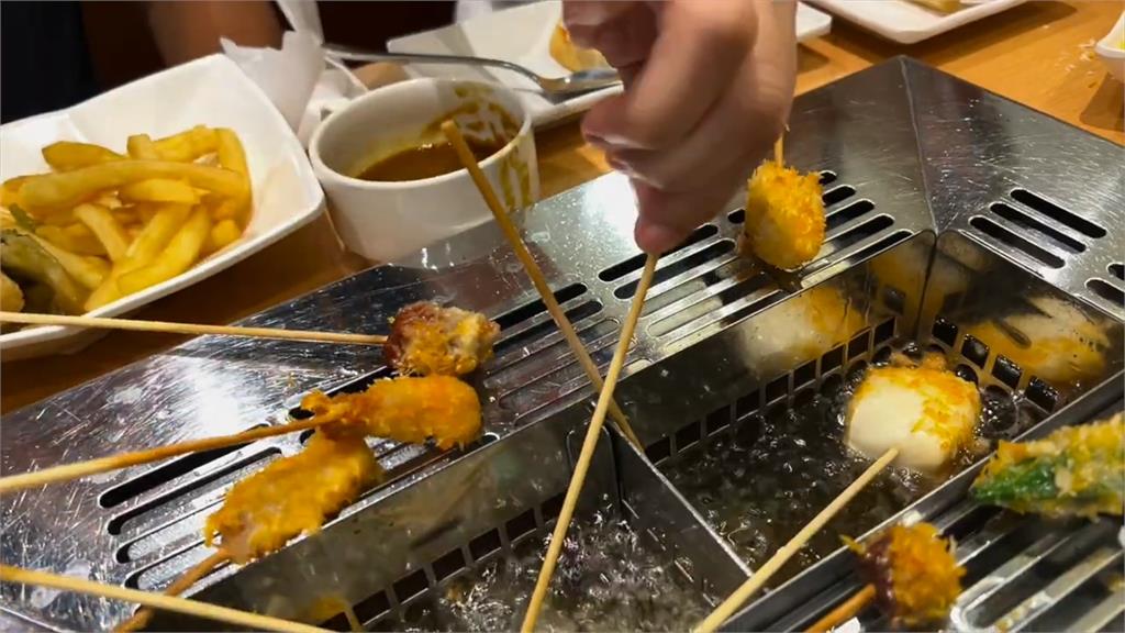 台灣趴趴走/到台南暢貨中心美食街吃串炸!多種食材任君選!要吃DIY自己來!