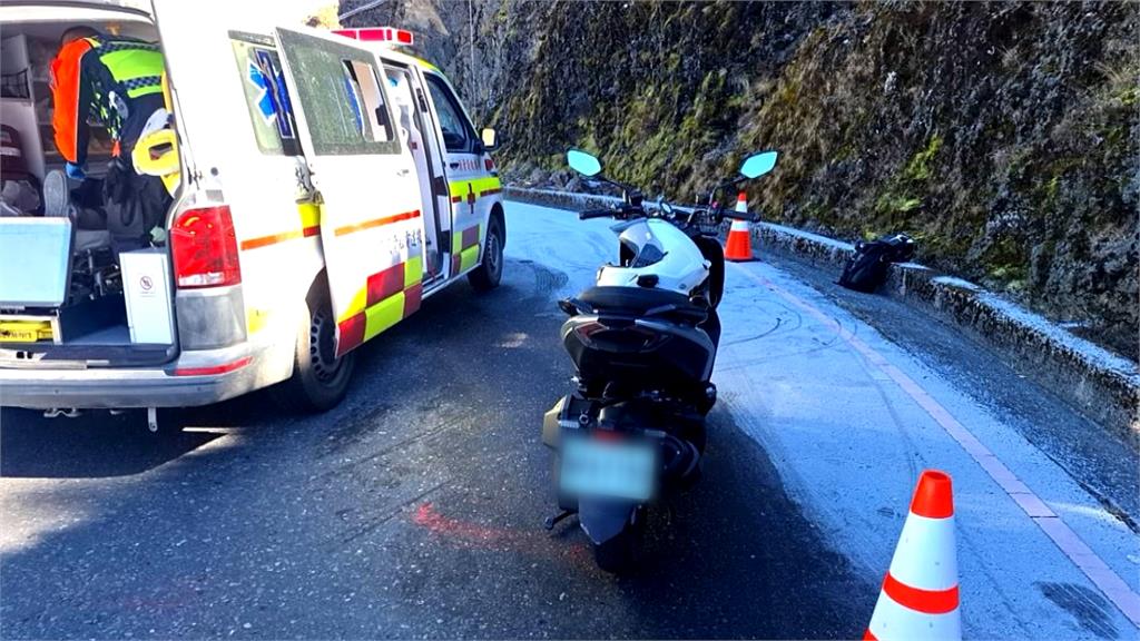 合歡山松雪樓路段部分結冰 2重機騎士打滑掛彩