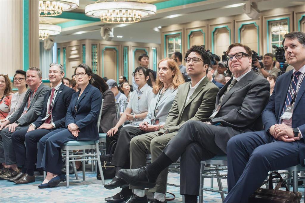 快新聞／同台蕭美琴！沈伯洋與民主同盟對抗極權擴張　嚴厲譴責中國跨境鎮壓