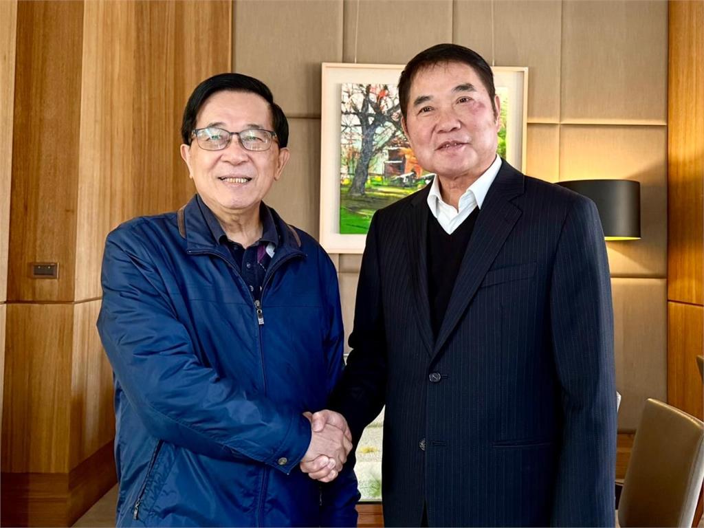昔任鍾東錦「傷害致死」辯護律師 陳水扁曬「燦笑握手照」:改悔向上蠻勵志!