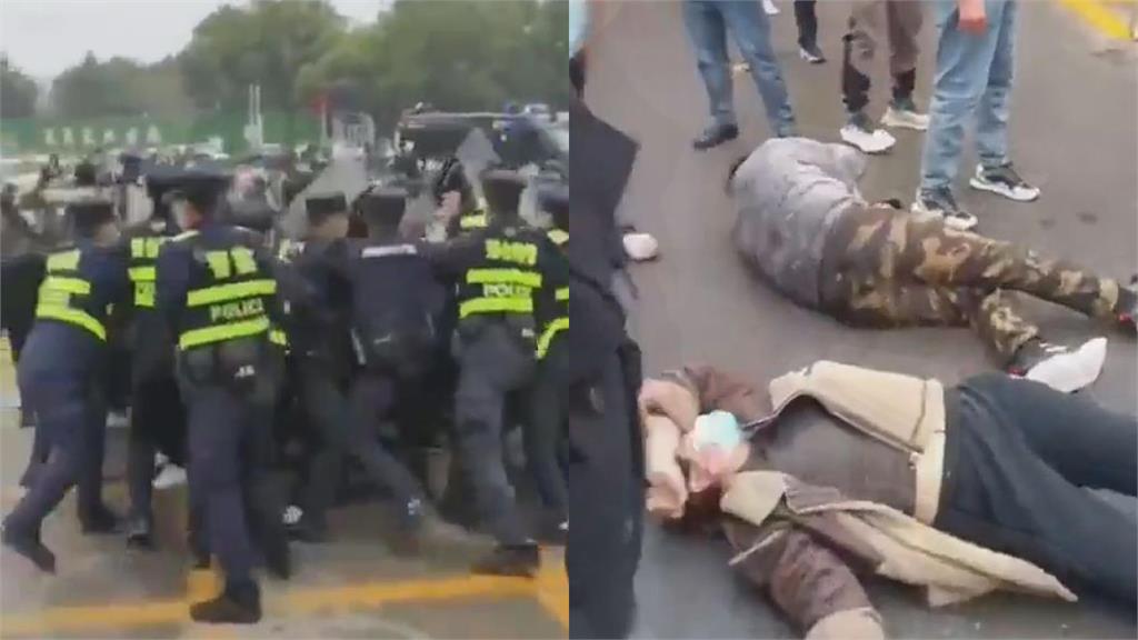 把孩子封控在學校裡!國中生鐵窗伸手求物資 家長抗議遭警毆打在地