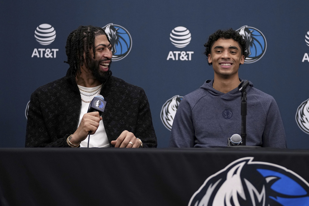 NBA(影)／獨行俠新「禁區神獸」首度公開亮相　承諾將帶給達拉斯球迷希望　