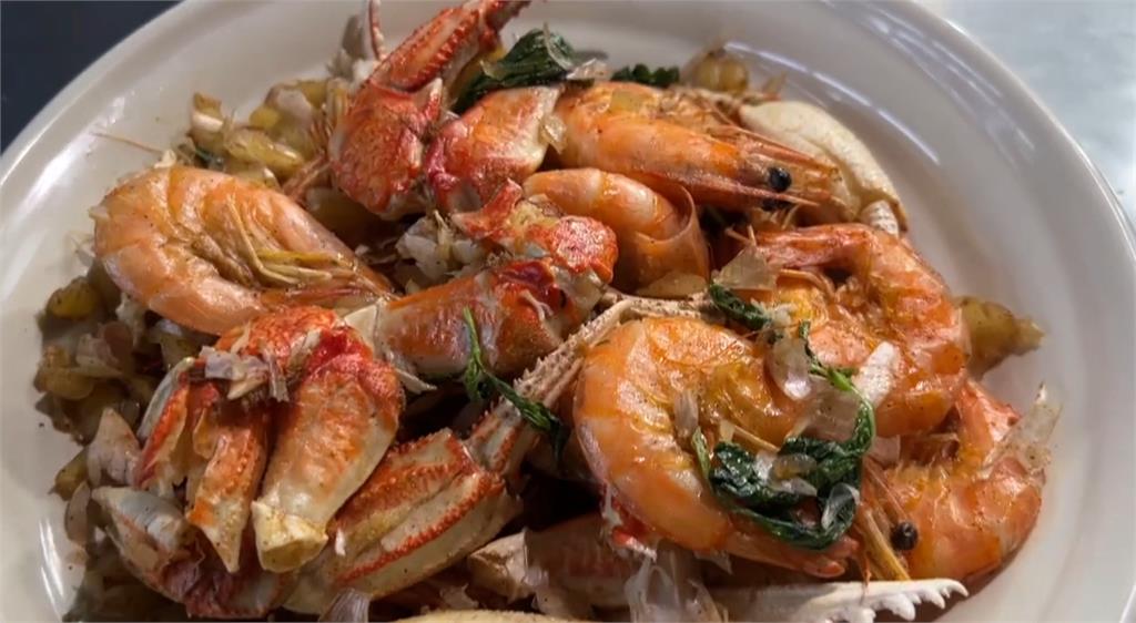 台中老字號夜市炸炒海鮮飄香　老闆斜槓攤販理事長