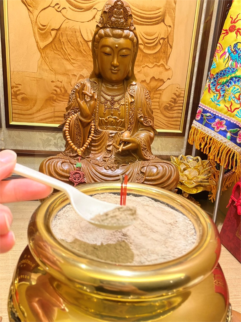參加喪禮避邪只會帶榕樹葉?命理大師透露「這2樣」也超有效、超方便!