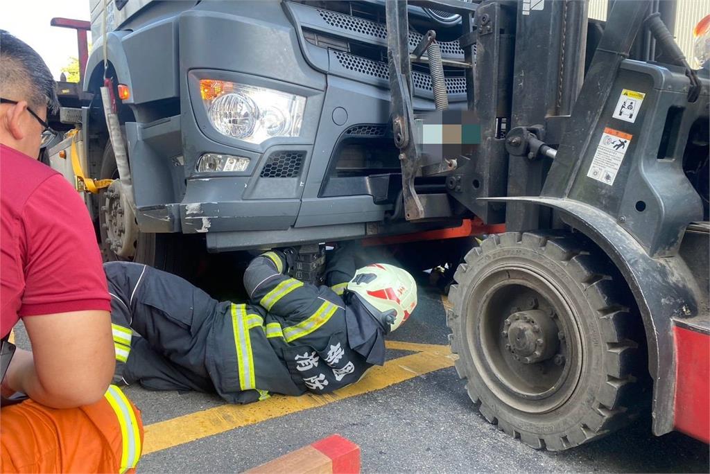 快新聞／大車撞死人！桃市大園區小巷車禍　76歲婦人命喪輪下