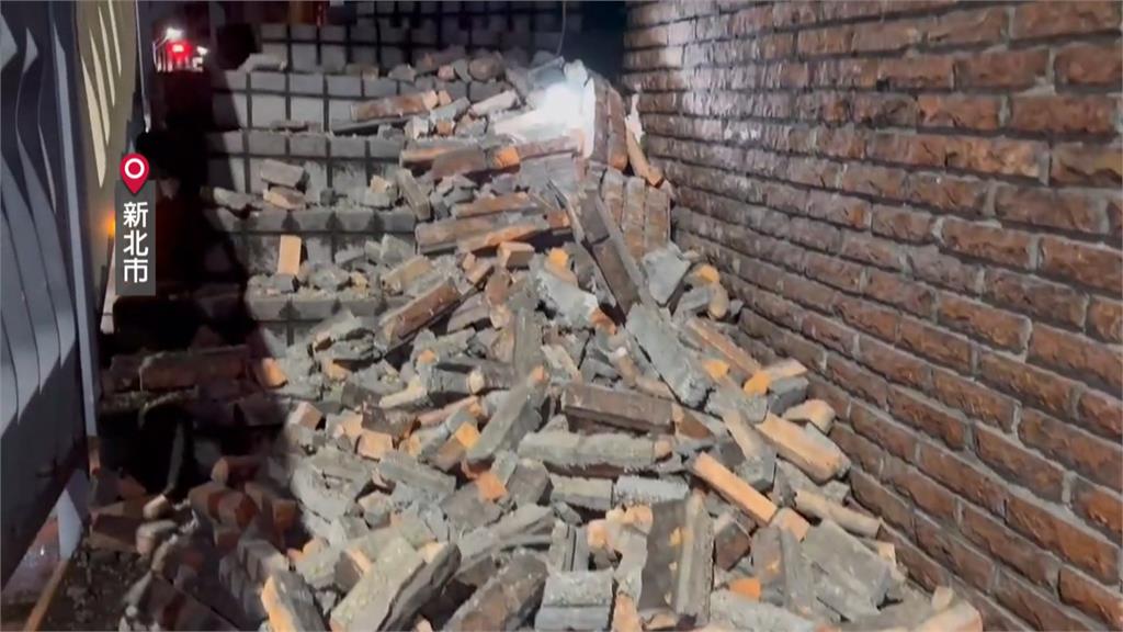 深夜地牛翻身！　新北龍安陸橋磚塊坍塌、土城保全險遭水塔砸