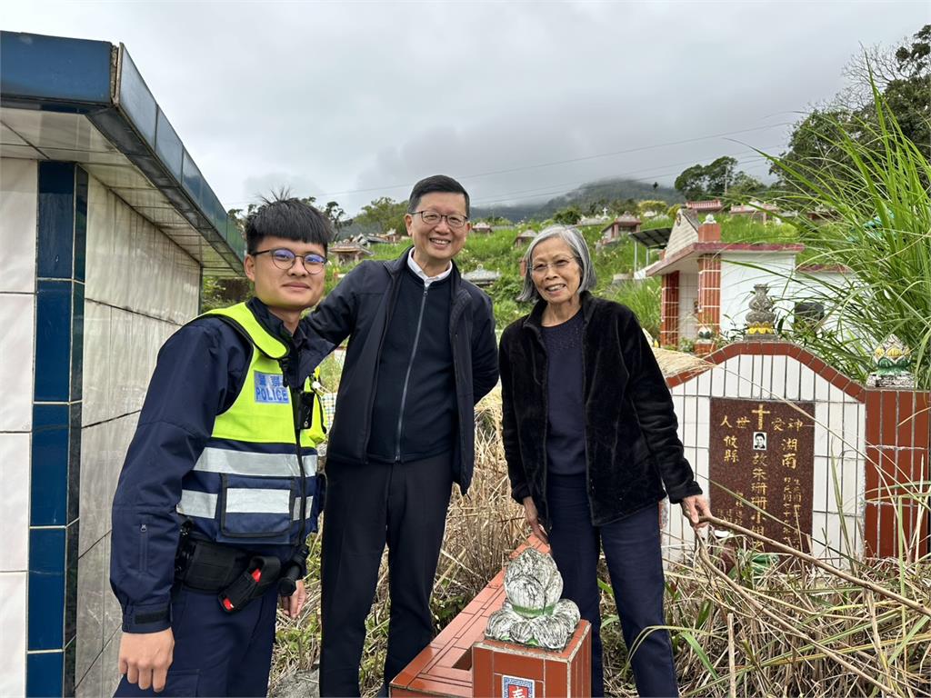 清明掃墓 居美老婦跨洋尋親人墓地
