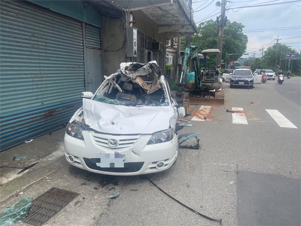 「與妻子吵架」怒氣難消 桃園男喝醉開怪手搗爛自家轎車
