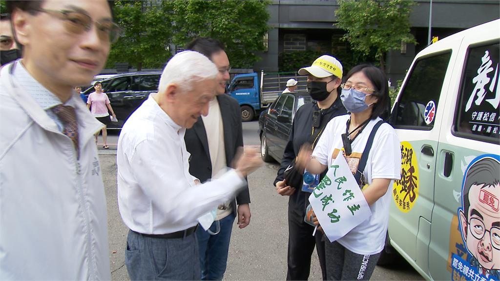 「文山退葆」集結!吳靜怡宣講處女秀 登台帶動逗唱改編罷免歌:外好汝甘知