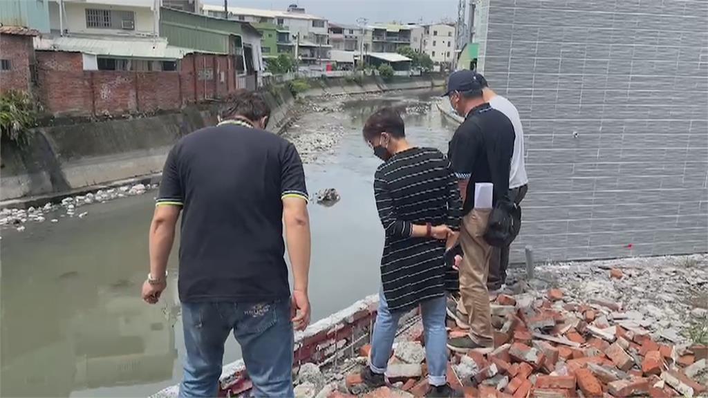 豪宅平房加蓋在堤防上! 屏東市公所獲報拆除