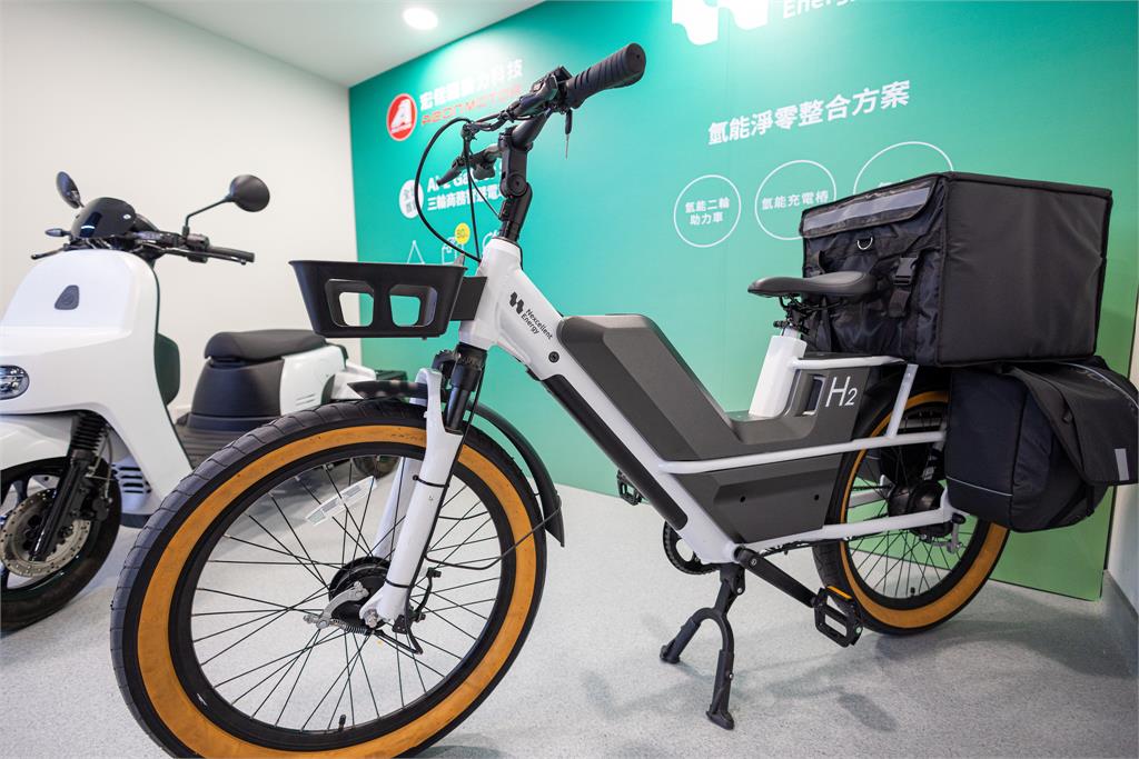 崑山科大成立南部首座電動車基地,黃偉哲:人才培育帶動產業升級