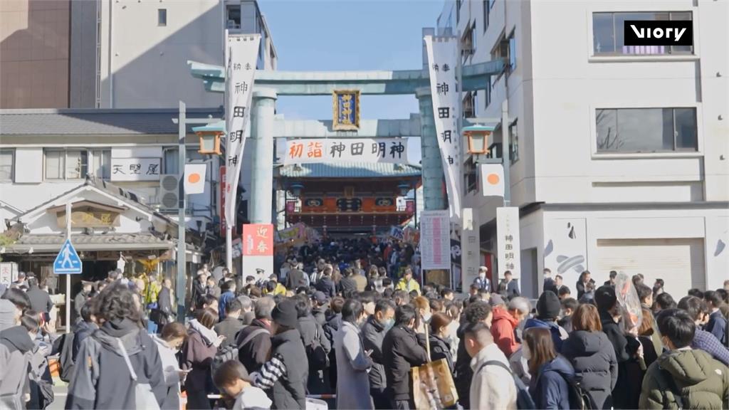日本災難頻傳　上班族新年開工到神社參拜求好運