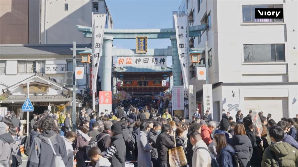 日本災難頻傳　上班族新年開工到神社參拜求好運
