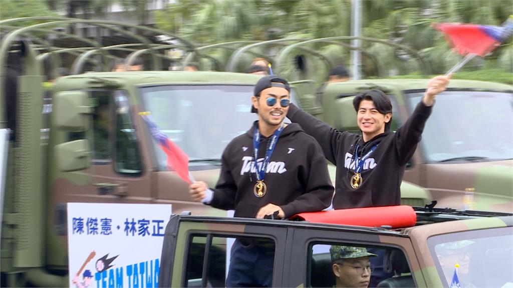朝野響應英雄大遊行! 綠穿TAIWAN球衣、藍白穿CT球衣