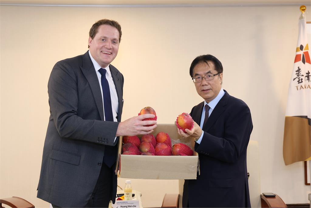 期待再相會!美國在台協會高雄分處長張子霖辭別黃偉哲市長
