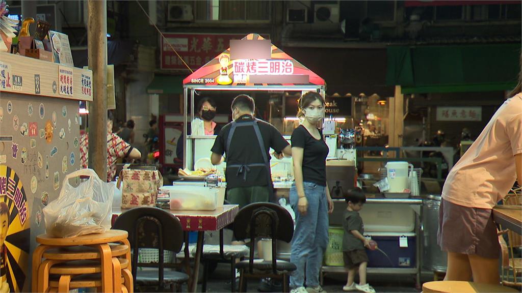 碳烤三明治外脆內軟份量十足　美乃滋也自己調配