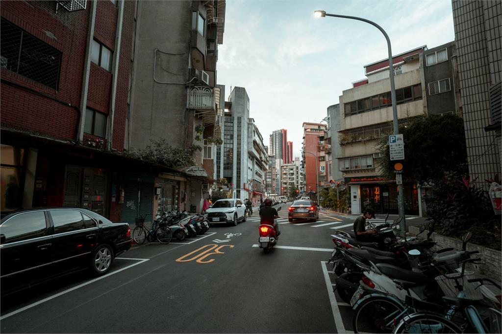 5大嫌惡設施旁「房價狂漲」掀搶買潮!他愣「不在意嗎?」網揭關鍵原因:沒什麼