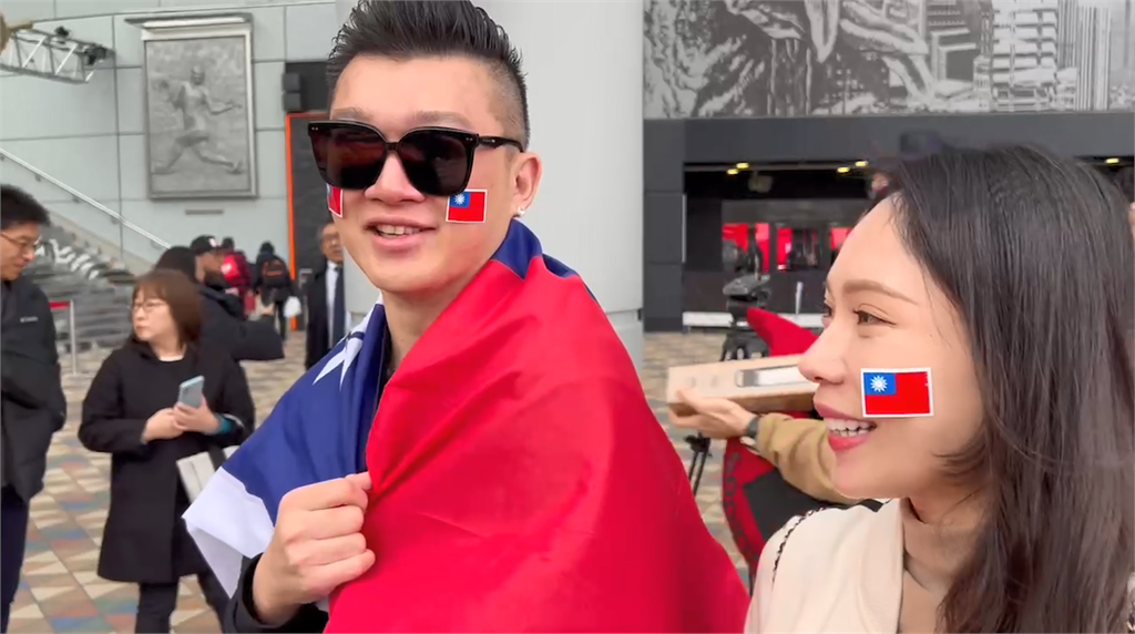 快新聞/台式應援超瘋狂!台灣球迷喊到「燒聲」 日本人也一起幫台灣加油