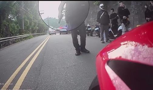 重機跑山遭「舉槍攔查」畫面曝光！被轟執法過當　台中警還原全過程：符合比例原則