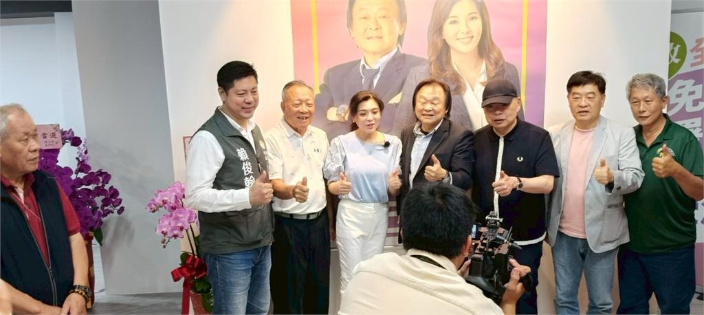 快新聞/20年磨一劍!堅系美女前議員宣布投入2026初選 王世堅到場相挺