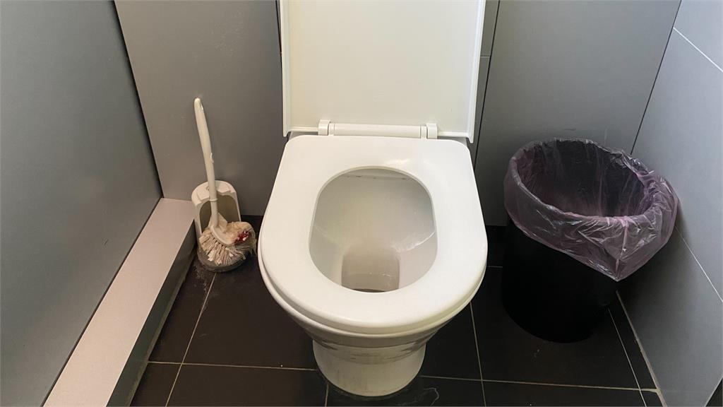 南韓股市「跌跌」不休！工程師「躲1處」急下單竟要排隊…網笑：最忙交易所