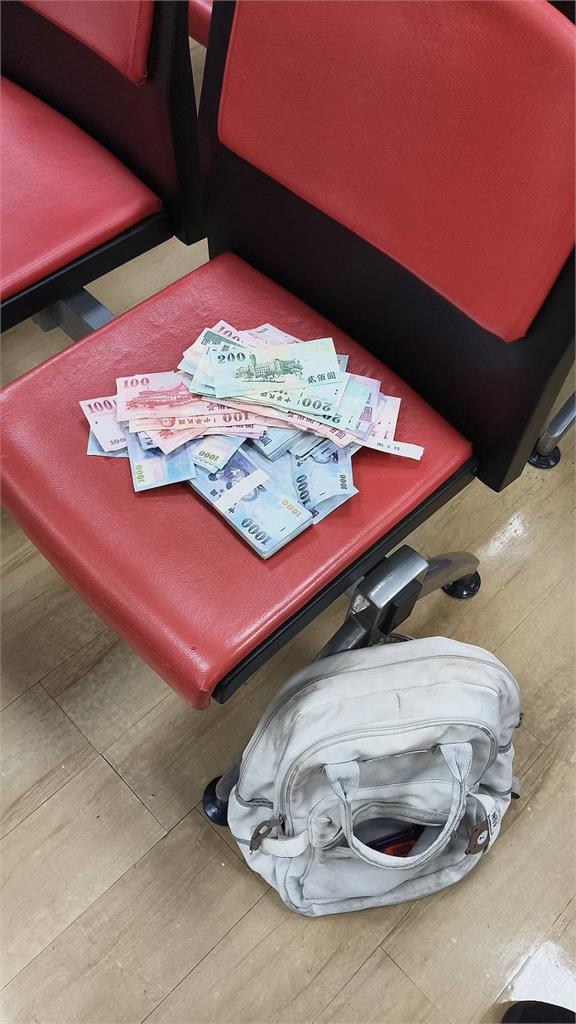 快新聞／板橋某銀行驚傳搶案！莽男持剪刀衝入「奪現金逾30萬」現場情形曝光