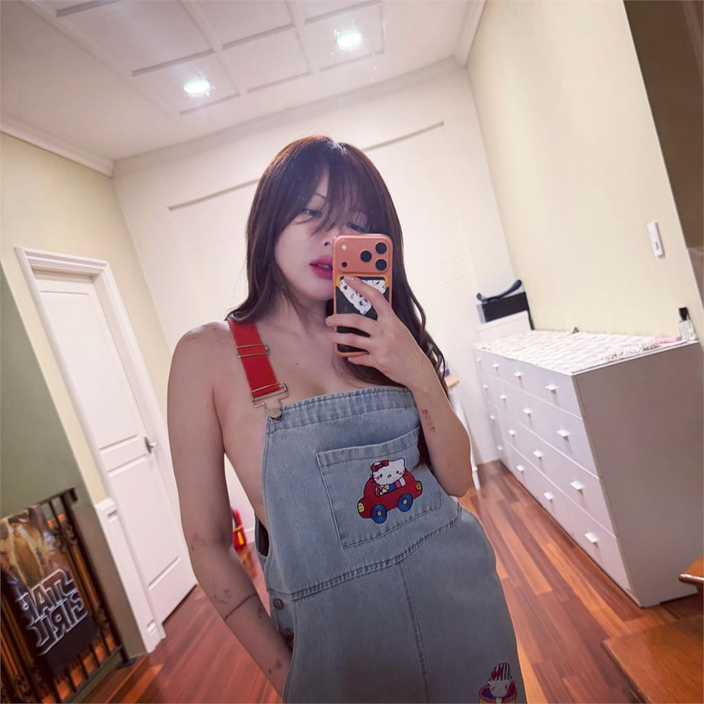 泫雅屢遭傳懷孕！竟貼「裡面全裸」辣照回擊流言「掀27萬粉朝聖」