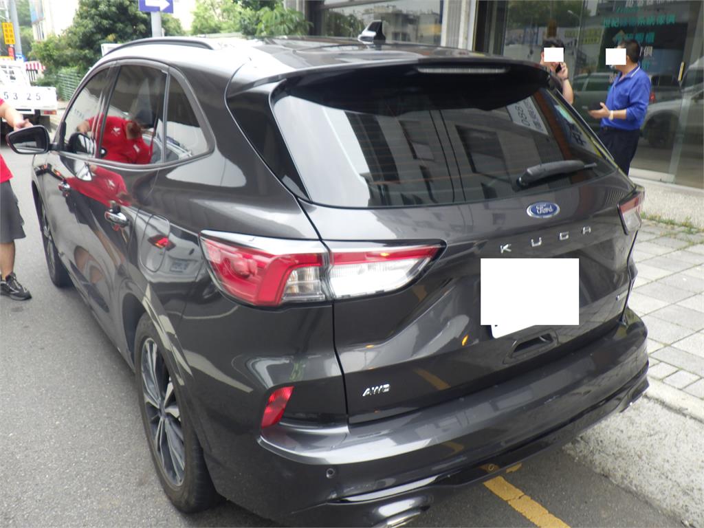 快新聞/天降血滴子?台74線「貨車載40枝鐵條突噴飛」 駕駛挨罰1.2萬