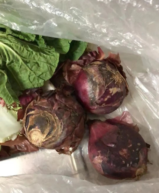 上海民眾領到「臭鴨肉」!用聞的想吐、勉強吃一口狂拉肚子