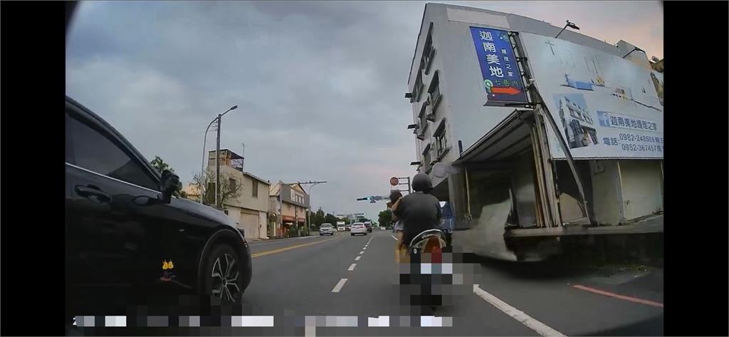 危險！騎士載２歲童上路　童放大腿上「沒戴安全帽」挨罰