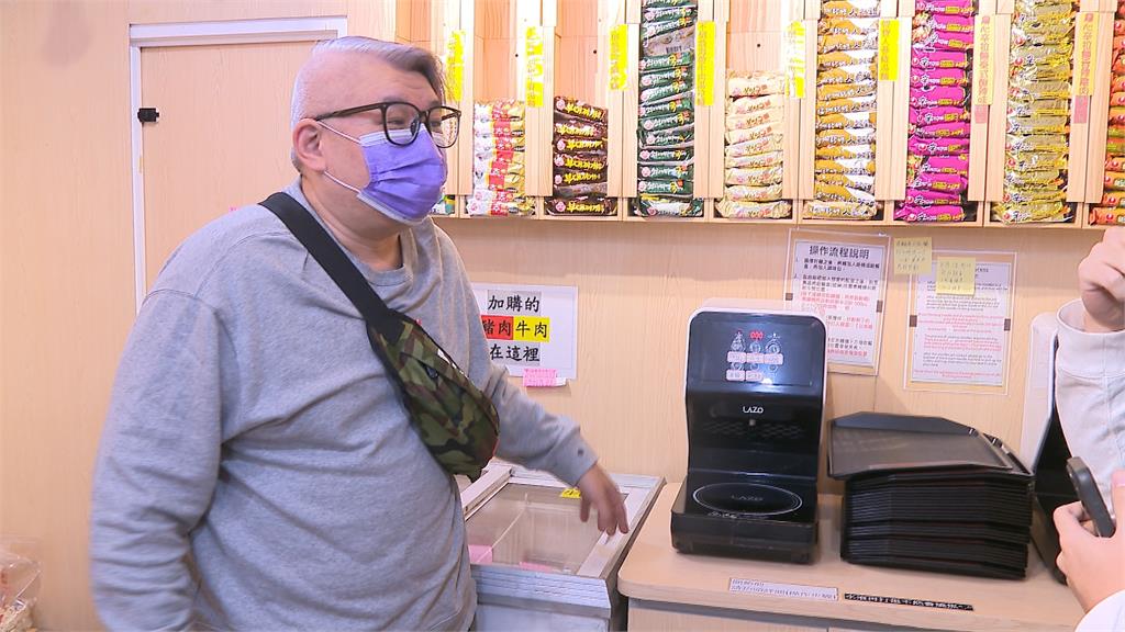 怪客出沒無人拉麵店！　拿保鮮盒狂裝食材　詭異行徑全曝光　