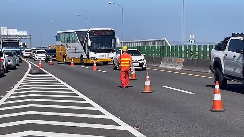 慘！車故障停國6槽化線　　女駕駛下車查看慘遭撞飛不治