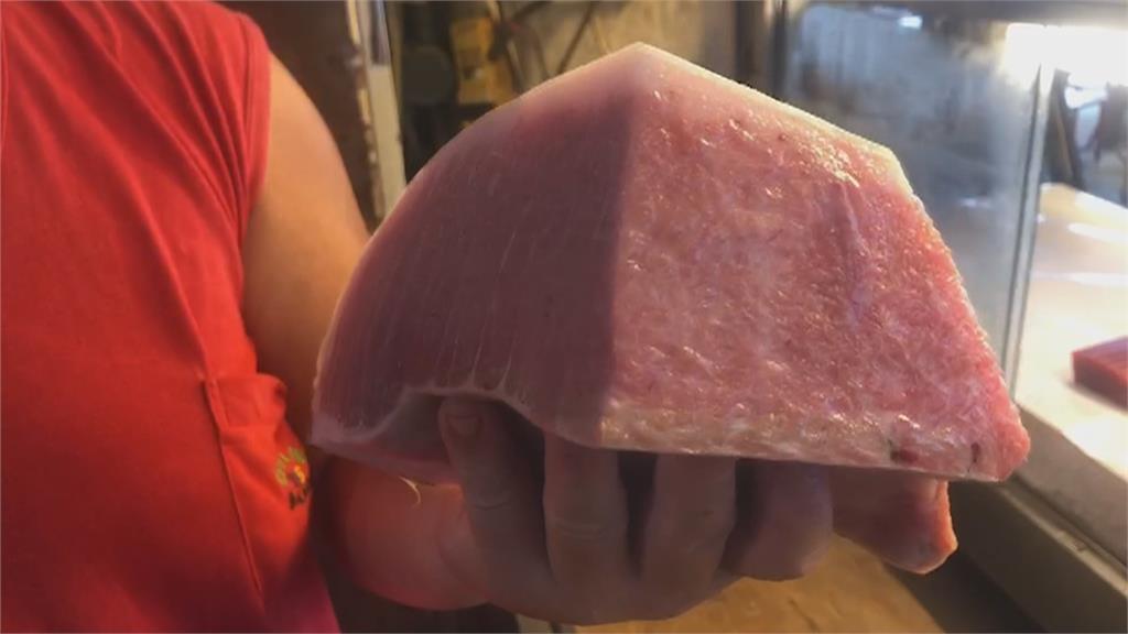 東港華僑市場　黑鮪魚近日買氣不如預期