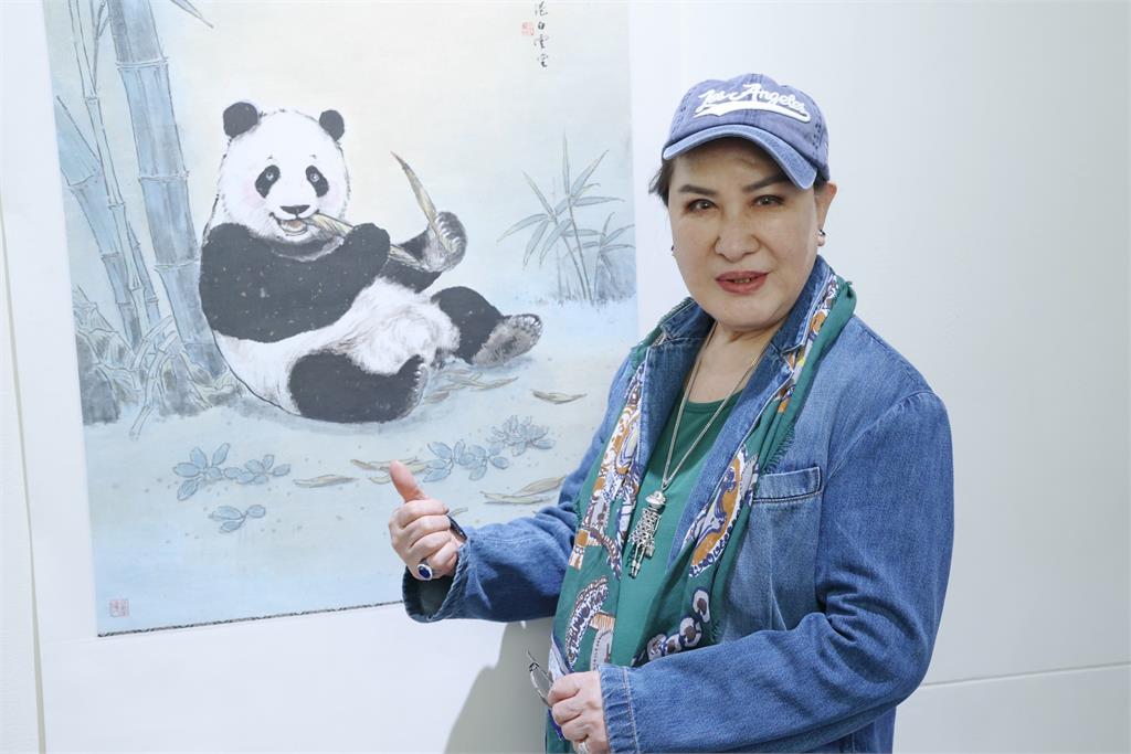 歌仔戲國寶楊麗花現身畫展！力挺乾妹黃湘詅「白雲傳承・水墨初心」畫有色香