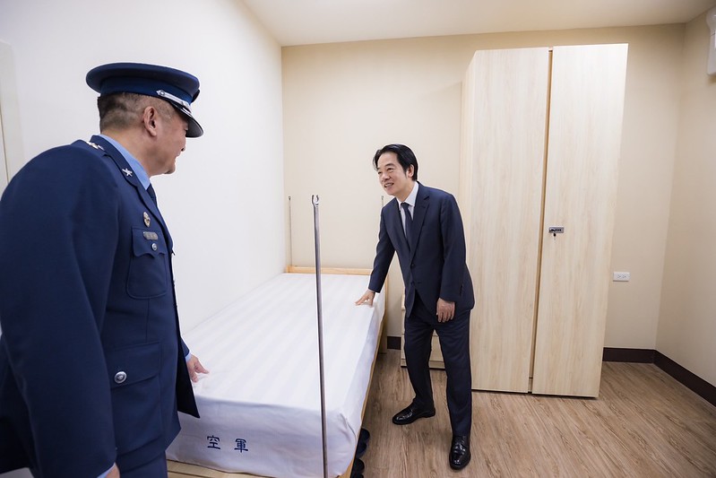 快新聞/感謝空軍全天候待命捍衛領空 賴清德:堅定做國軍後盾