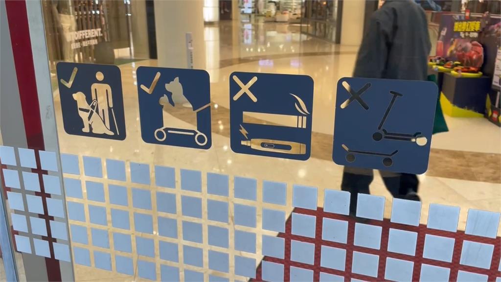 停車樁全滿沒地方停? 男子騎YouBike電輔車 大逛百貨公司