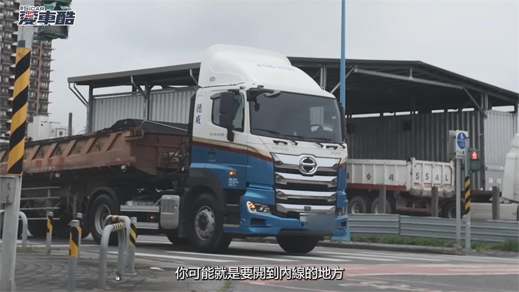 大車引起事故多?機車族都該看 正妹駕駛指1件事千萬別做易出問題