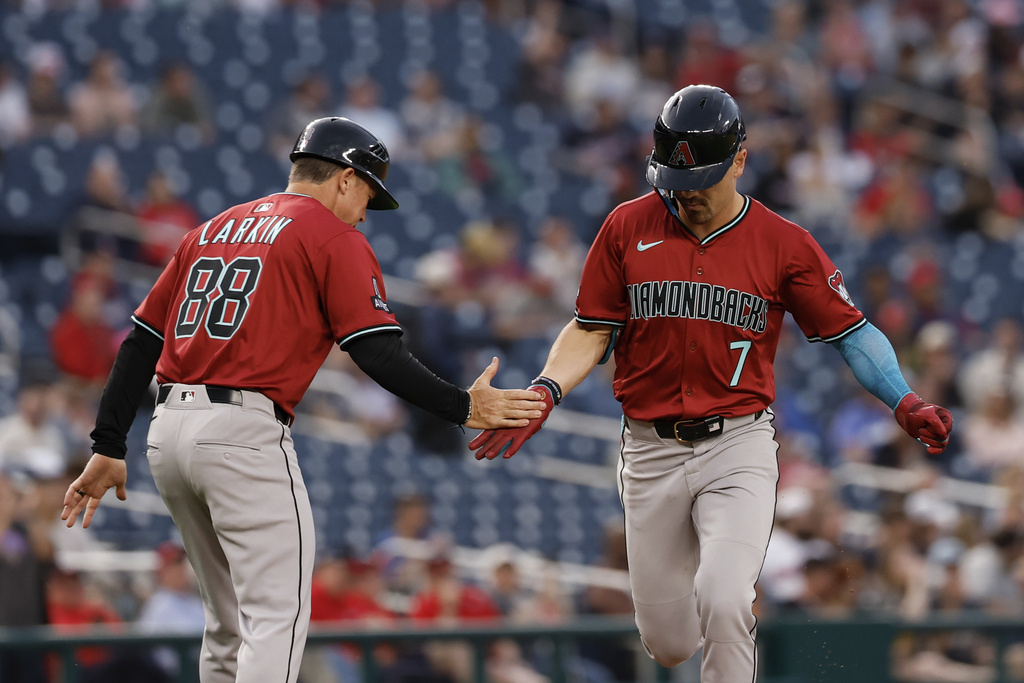 MLB(影)/台美混血明星強打「卡仔」單場雙響砲!率響尾蛇6:4咬退國民